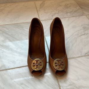 Tory burch peep toe wedge size 8